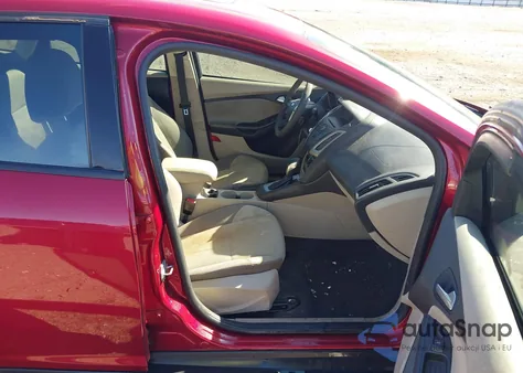 2013 Ford Focus Se z USA, uszkodzony, nr VIN 1FADP3F27DL359654